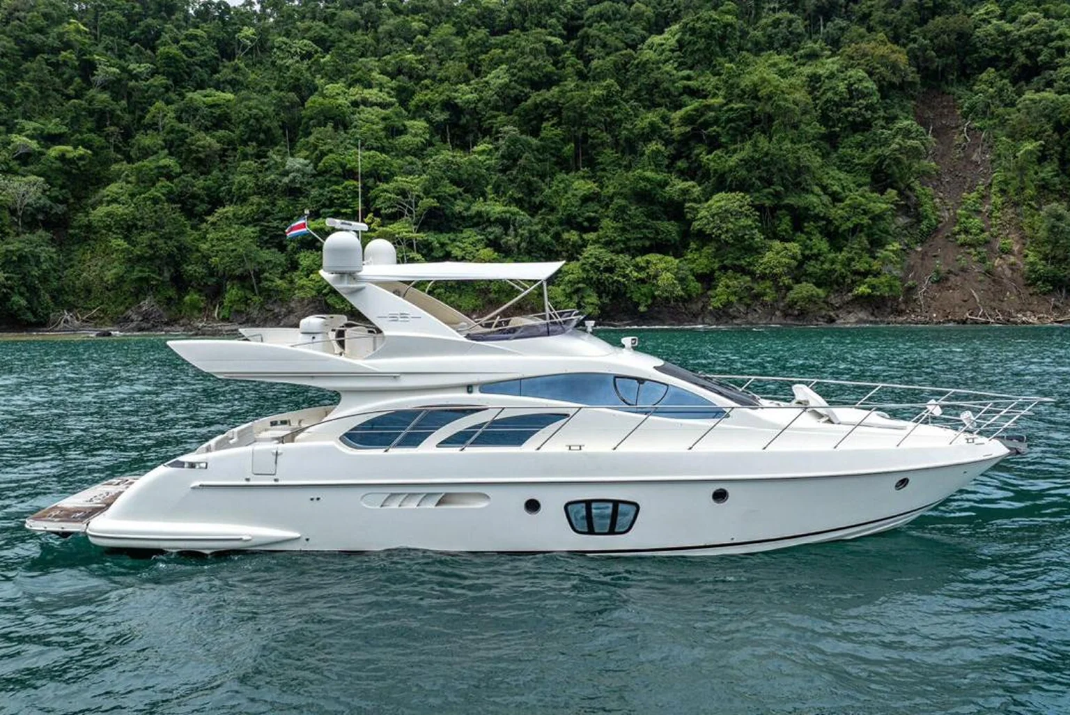 Read more about the article Private Yacht Charter In Costa Rica